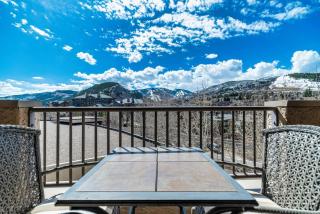 Spacious Seasons Vacation Home Steps To Lift - 8