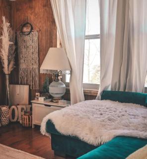 Breathtaking ViewsTwo Bedroom Cabin with Hot tub - 2