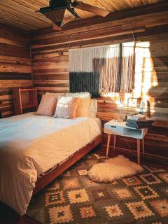 Breathtaking ViewsTwo Bedroom Cabin with Hot tub - 1