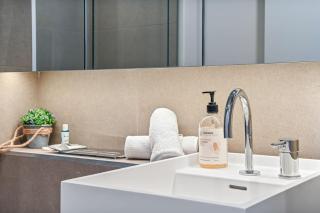 Next to Crown and Yarra River Australia 108 Lux 2 Bed 2 Bath - Melbourne - 5
