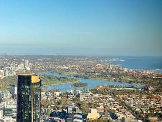 Wake Up to the Sunrise Next to Casino with Sky Pool - Melbourne - 5