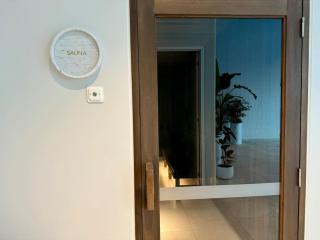 Designer City Haven with Pool Sauna Gym - Melbourne - 2