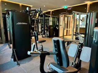 Designer City Haven with Pool Sauna Gym - Melbourne - 3