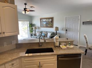 401 Pet-Friendly, Pirate’s Cove Retreat - Fort Myers Beach - 4
