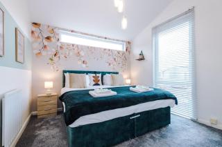 Three Bedroom House by Brookland Stays Serviced Accommodation Short Lets Leeds with Free WiFi - 2