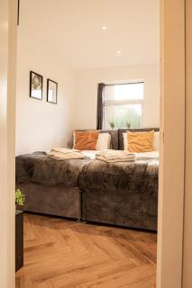 Cosy 2 Bedroom Apartment - Free Parking, Fast WiFi and Smart TV by Yoko Property - Banbury - 5