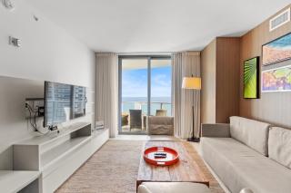 City Lights and Skyline Nights - High-Floor Stay in our Luxury Apartment - Hollywood - 5