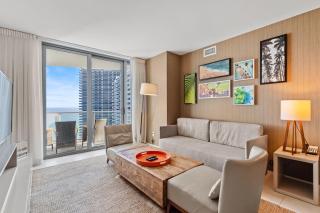 City Lights and Skyline Nights - High-Floor Stay in our Luxury Apartment - Hollywood - 4
