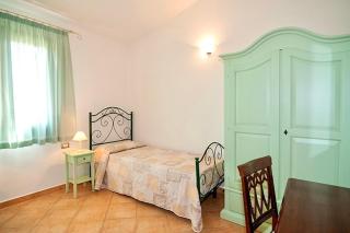 Residence with swimming pool just 5 minutes from Budoni, apartments with air conditoning and private outdoor area - 9