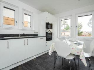 Mercury Holiday Homes - 2 Bedroom Hedgefield Apartment 41-Free Parking - 8