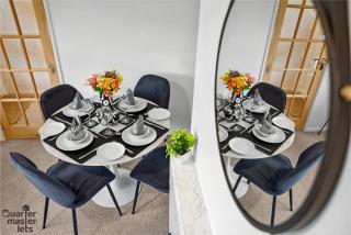 2 Bedroom Bungalow with Parking that Sleeps 6 -  - 6