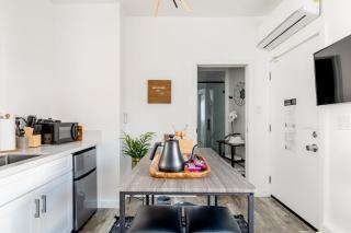 Sleek Luxury Studio with Patio LAX & Beach Access - Los Angeles - 8