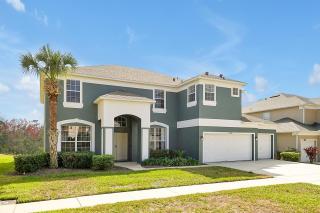 Waterfront Villa showcasing a theater, games room, and a private pool - 4