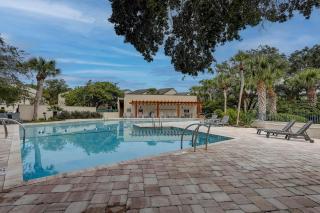 Nice large Pet Friendly 3 BR Townhome near Harbourtown Shops & Restaurants Sleeps 7 Big Kitchen - Hilton Head Island - 4