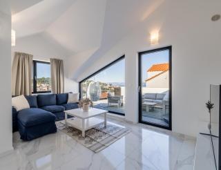 Penthouse Vanda - 1