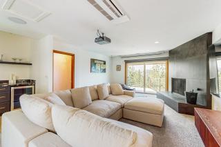 Cliffside Retreat - 3