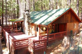 Cozy 2Br Retreat with Scenic Deck & Outdoor Dining - 3