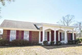 Classic Colonial Home near Main Street - Grand Bay - 0