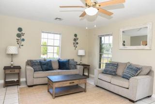 Classic Colonial Home near Main Street - Grand Bay - 9