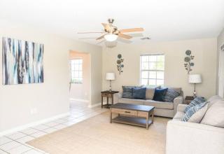 Classic Colonial Home near Main Street - Grand Bay - 8