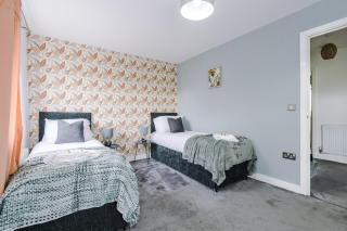 Four Bedroom House by Brookland Stays Serviced Accommodation Short Lets Manchester with Free WiFi - Manchester - 2