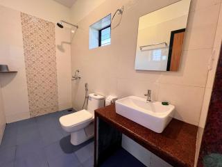Morjim Sunset Guesthouse- Apartments with Kitchen & AC Rooms - Morjim - 7