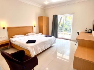 Morjim Sunset Guesthouse- Apartments with Kitchen & AC Rooms - Morjim - 8