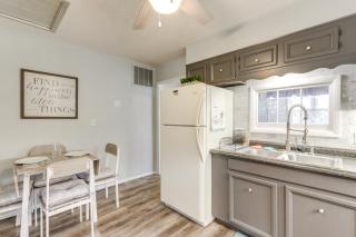 Walkable and Updated Nevada Home Family Friendly! - Nevada - 4