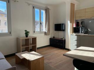 Studio climatisé plein centre ville 2ème ETAGE - 9