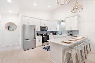 Brand New Luxury Rental on Oleander Unit H - 6