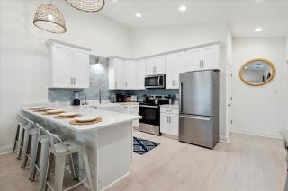 Brand New Luxury Rental on Oleander Unit G - 6