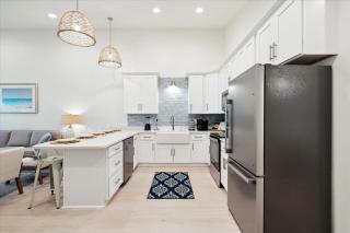 Brand New Luxury Rental on Oleander Unit G - 4