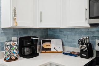 Brand New Luxury Rental on Oleander Unit G - 3