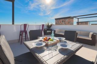 4 Bed Villa - Sleeps 8 - Pool - Garden - Parking - 6