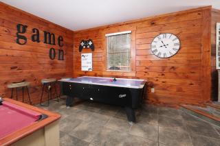 A Bear Creek - Gatlinburg - 4