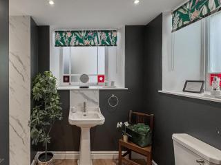 Converted Welsh Sunday School with Sea View & Garden on Anglesey - Dog Friendly - Amlwch - 4
