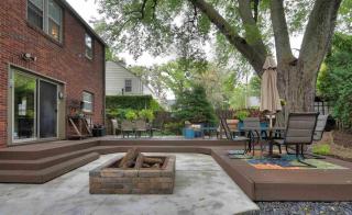 Peaceful Hillside Retreat Firepit & Spacious Yard - Omaha - 9