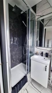 Charming Aligre Bastille Neighborhood Studio - 9