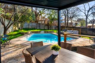 Luxury Zilker Home Pool Hot Tub and 2 Kitchens - 5