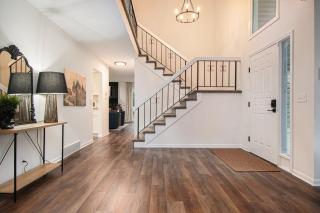 Cozy & Elegant Gem Fenced Yard BBQ & Games - 5