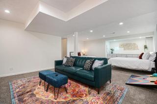 Cozy & Elegant Gem Fenced Yard BBQ & Games - Omaha - 4