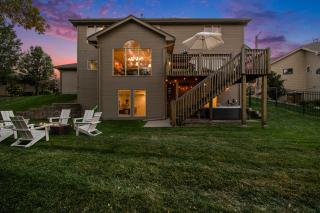 Stunning 5BR Villa Large Hot Tub & Scenic Yard - - 6