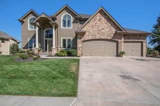 Stunning 5BR Villa Large Hot Tub & Scenic Yard - - 5