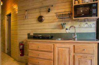 One32 Guesthouse Bejeweled - Kingston - 5