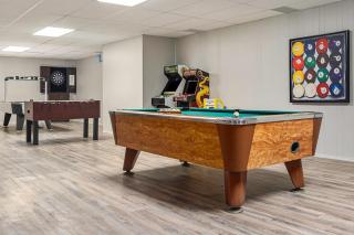 Majestic VIEWS FunAmenities & Best for Huge Group - Council Bluffs - 0