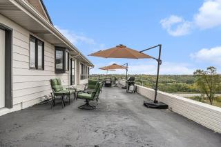 Majestic VIEWS FunAmenities & Best for Huge Group - Council Bluffs - 5