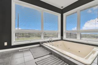 Majestic VIEWS FunAmenities & Best for Huge Group - Council Bluffs - 6
