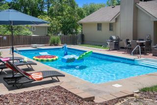 Elegant 4BR Getaway Your Dream Luxury Retreat - Millard - 0