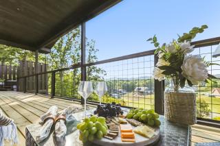 Honeybear Hideaways - Pet Friendly Cozy Cabin with Hot Tub, Fire Pit, and Game Room - Sevierville - 7