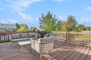 Elegant Escape-Fenced Yard BBQ & Cozy Fire Pit - Omaha - 0